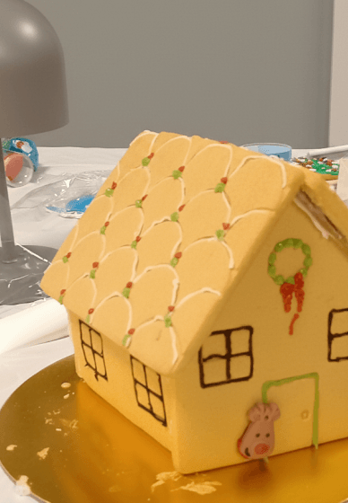 Christmas Gingerbread House Decorating for Teams