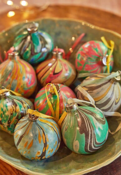 Christmas Marbling on Bauble and Paper Workshop
