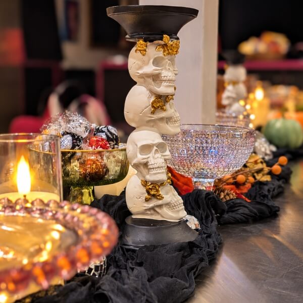 Halloween Sip and Cake Decorating Class