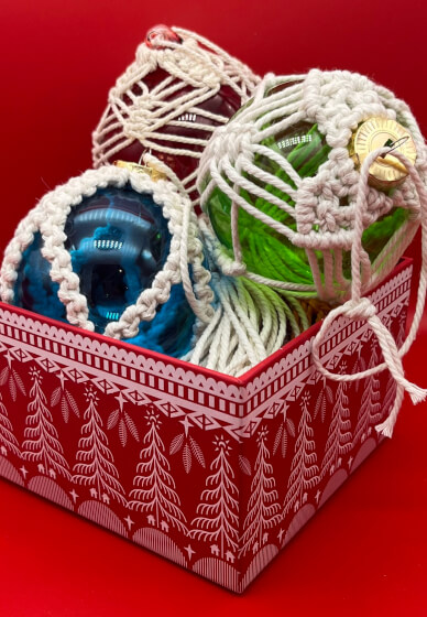 Victorian Inspired Macrame Decorated Christmas Bauble Workshop