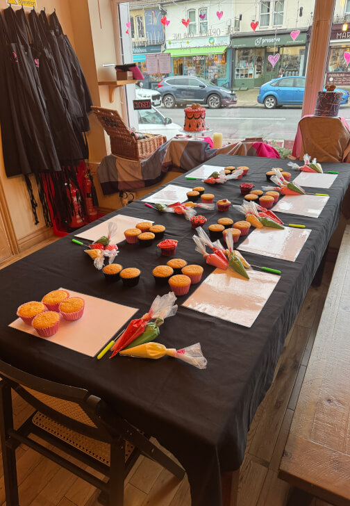 Christmas Cupcake Decorating Class for Kids