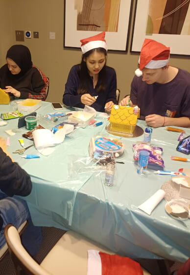 Christmas Gingerbread House Decorating for Teams