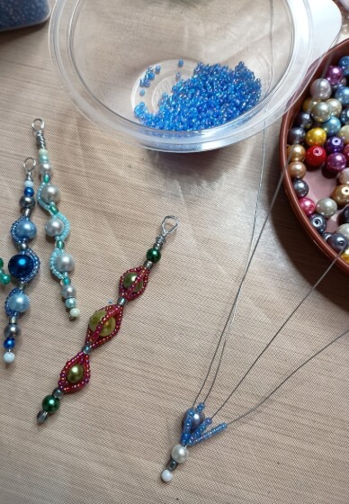 Craft Workshop: Beaded Christmas Icicles