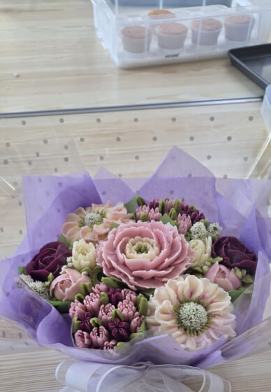 Cupcake Bouquet Decorating Class