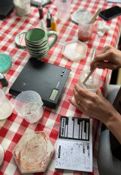 Eco-resin Pouring Workshop - Make a Tray