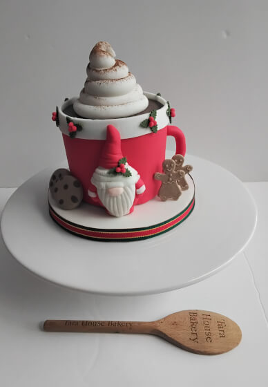 Festive Evening Cake Decorating and Sip Class