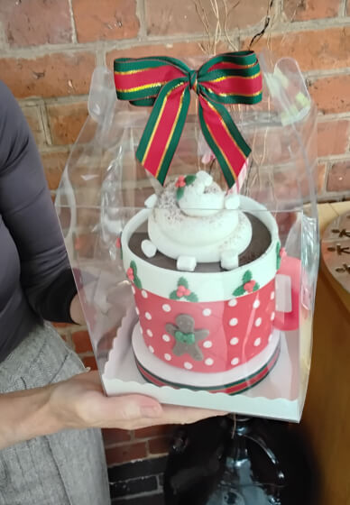 New Course. Festive Evening Cake Decorating and Sip Class