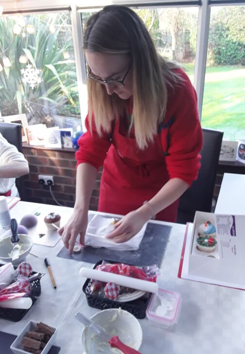 New Course. Festive Evening Cake Decorating and Sip Class